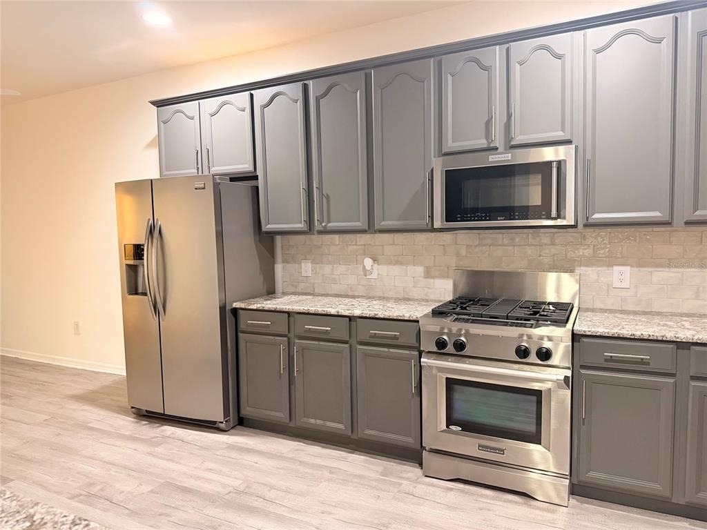 10245 Devonshire Lake Drive - Photo 4