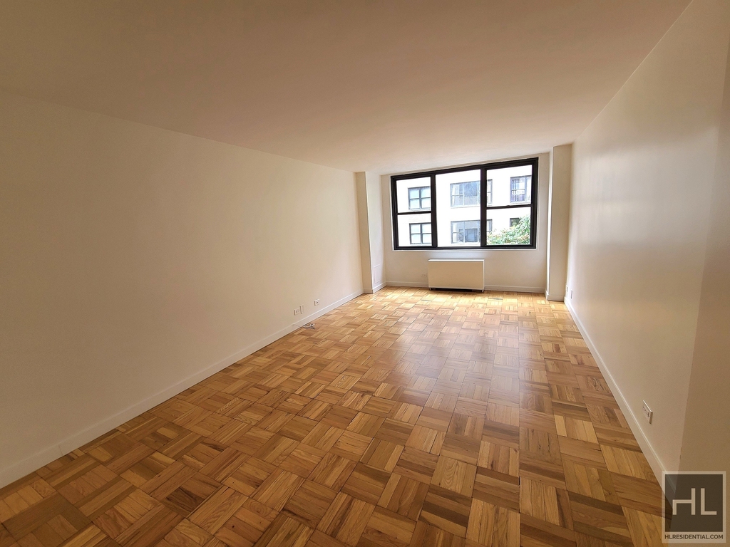 East 49 Street - Photo 2