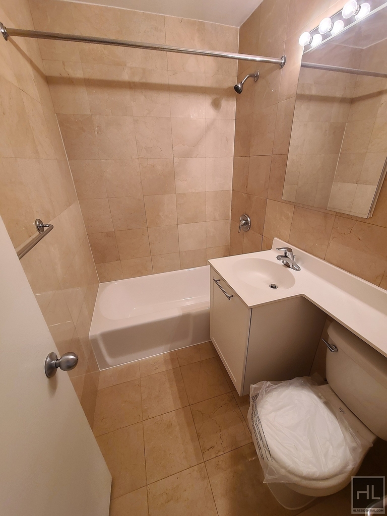East 49 Street - Photo 4