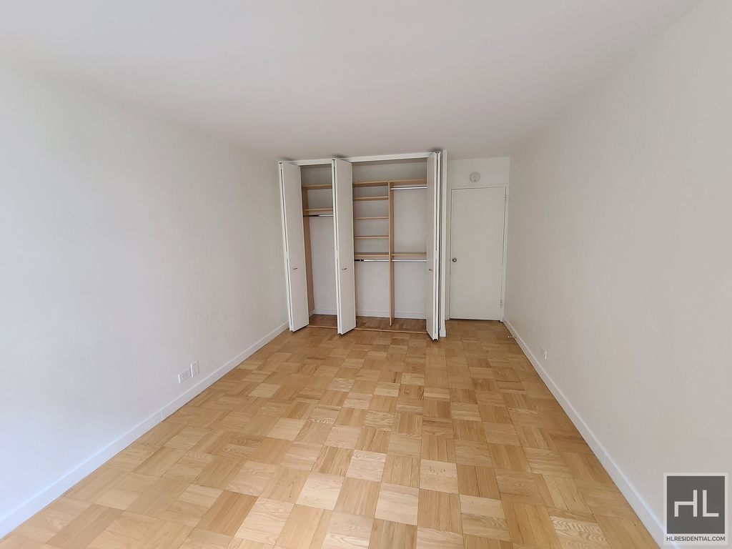 East 49 Street - Photo 3