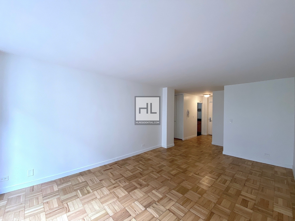 East 49 Street - Photo 0