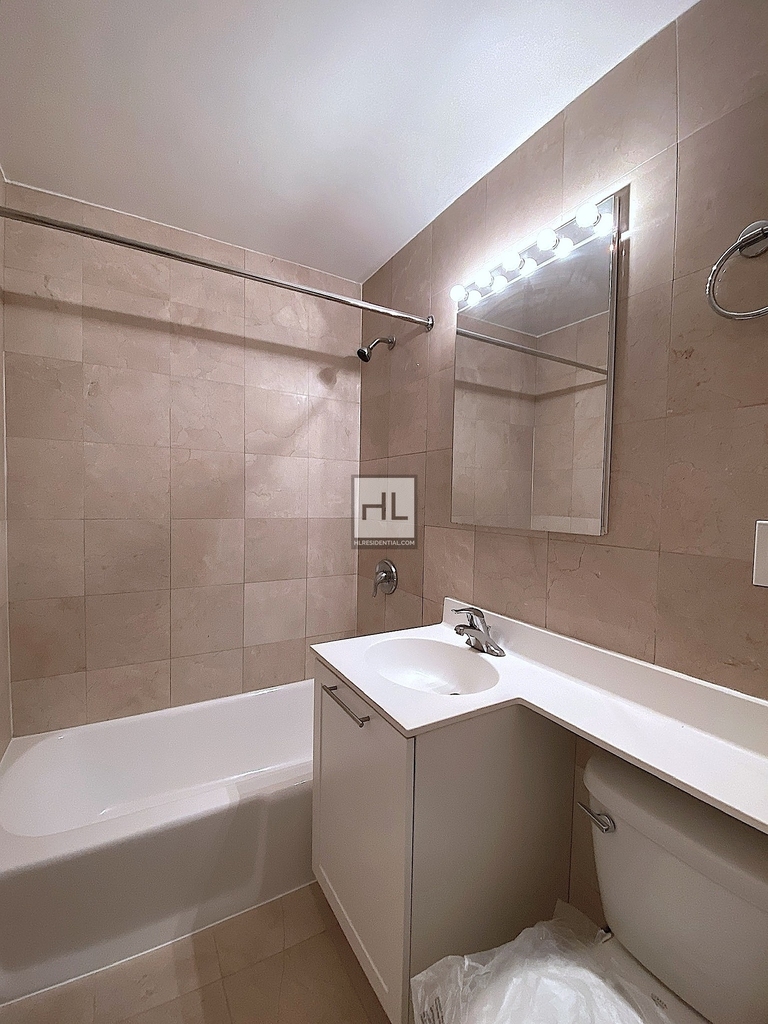 East 49 Street - Photo 3