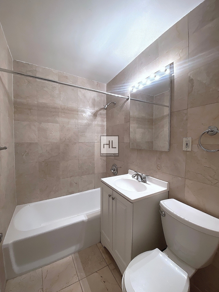 East 49 Street - Photo 3