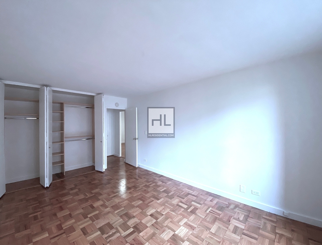East 49 Street - Photo 2