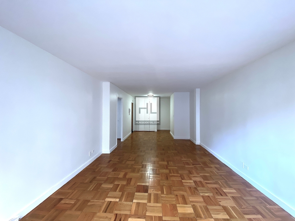 East 49 Street - Photo 0