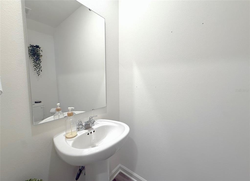 1242 Chester Avenue - Photo 8