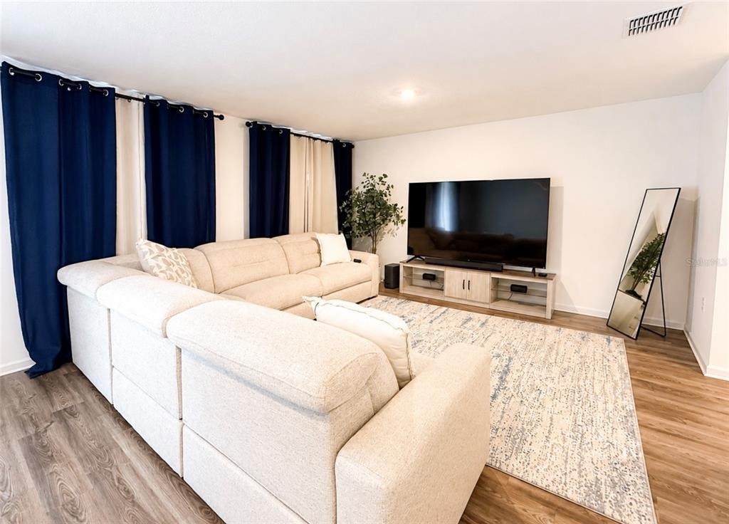 1242 Chester Avenue - Photo 3