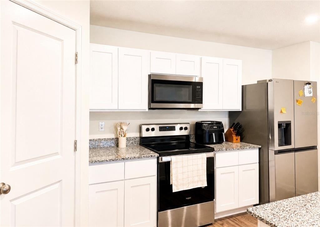 1242 Chester Avenue - Photo 5