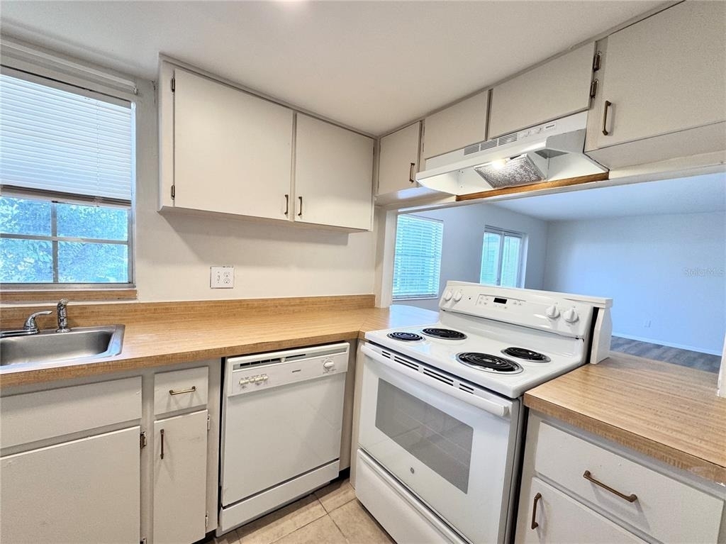 1000 S Semoran Boulevard - Photo 2