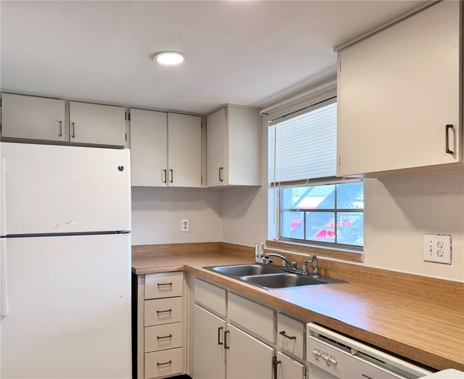 1000 S Semoran Boulevard - Photo 3