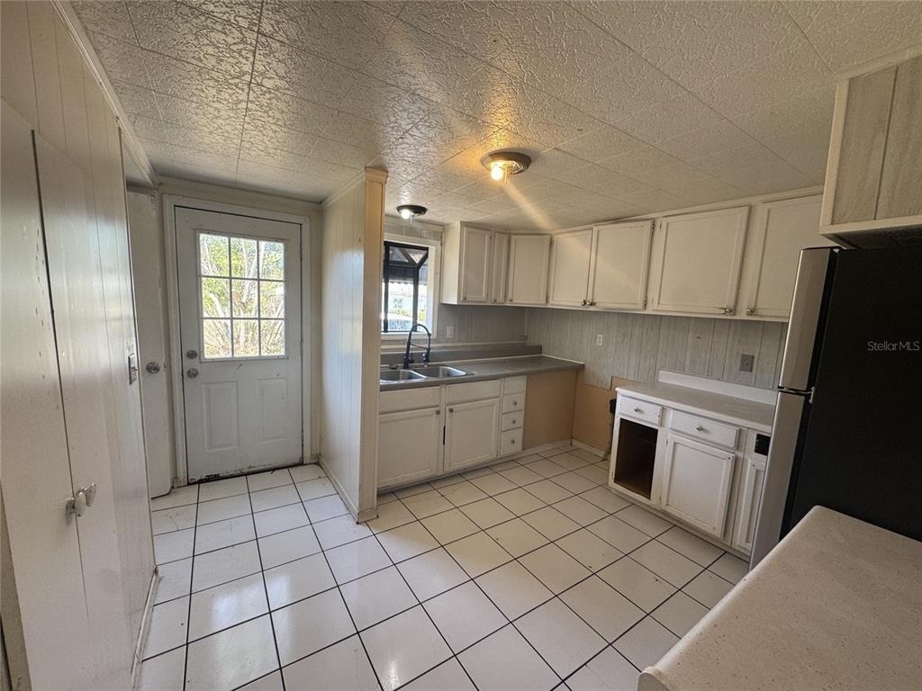 11606 Huggins Street - Photo 9