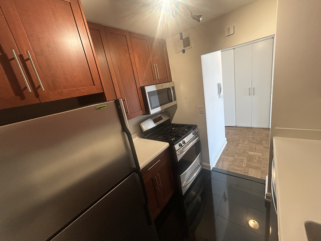 888 8th Avenue - Photo 4