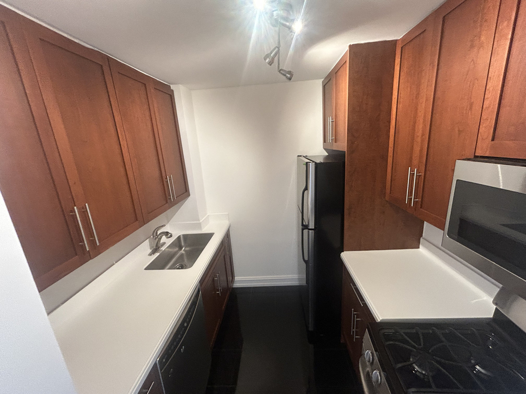 888 8th Avenue - Photo 3