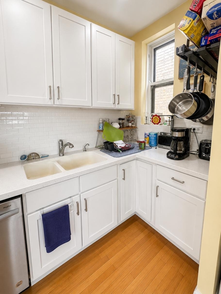 7658 North Sheridan Road - Photo 3