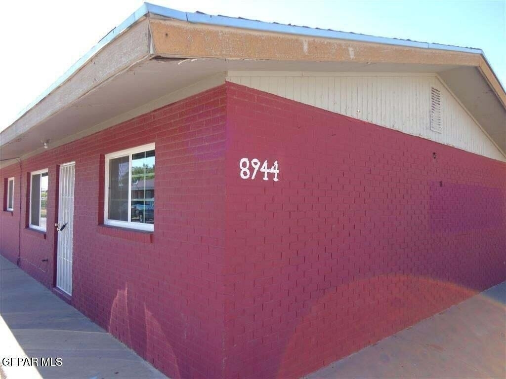 8944 Norton Street - Photo 8