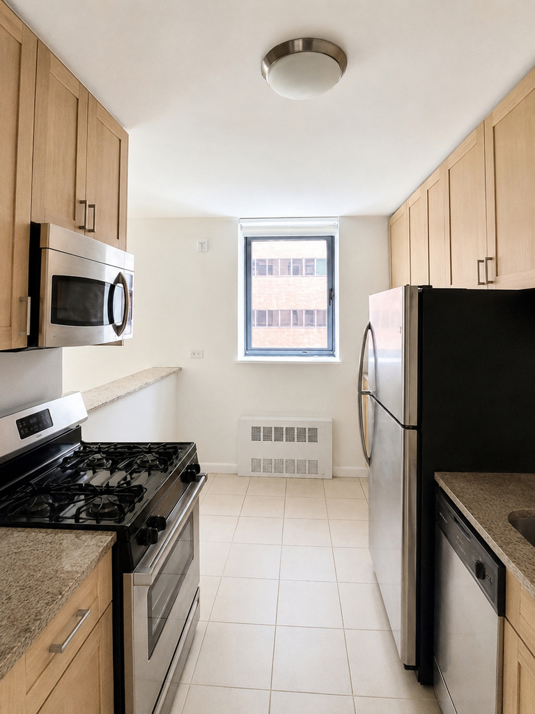 W 48TH ST - Photo 3