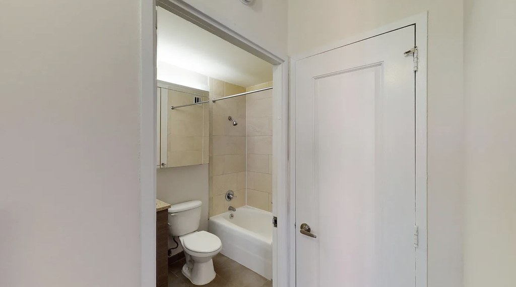 401 East 34th Street - Photo 3