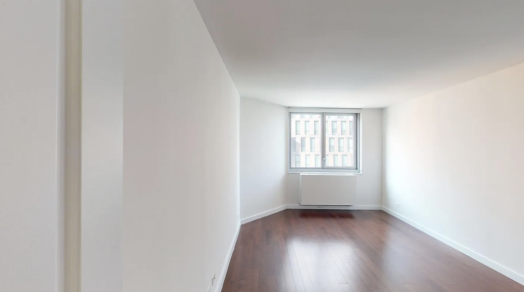 401 East 34th Street - Photo 2