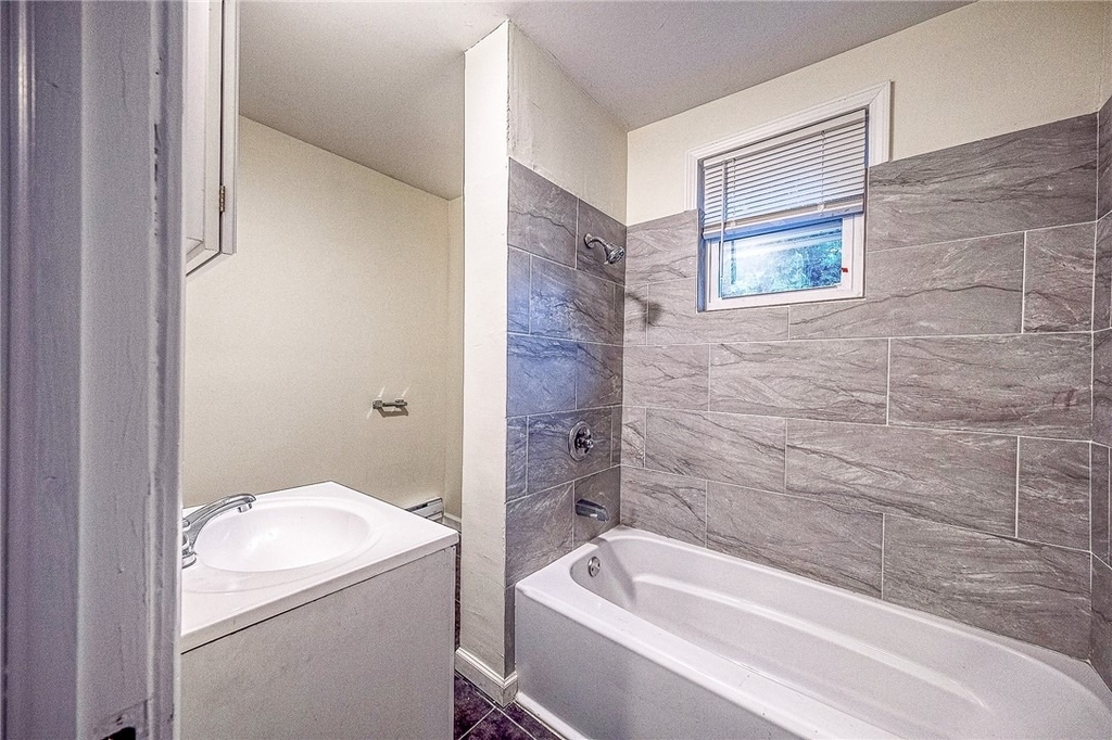 427 Adams St - Photo 8