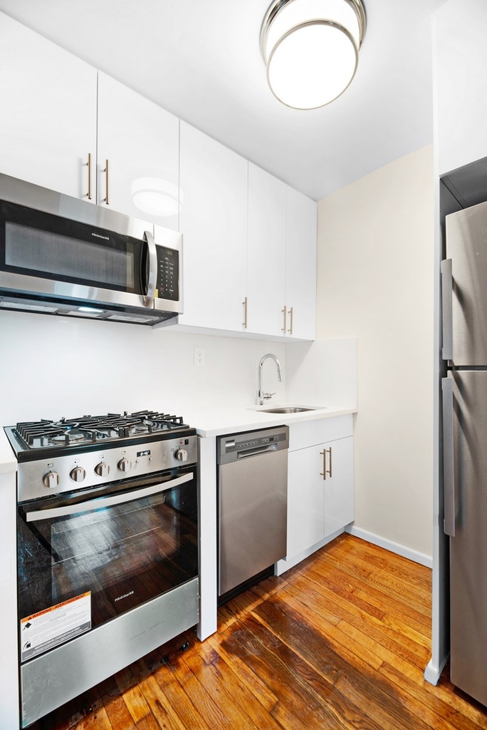 West 49th Street - Photo 1