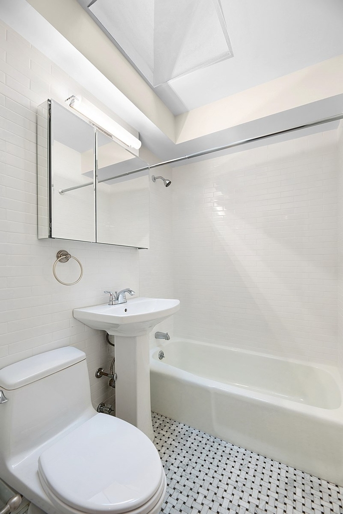 West 49th Street - Photo 4