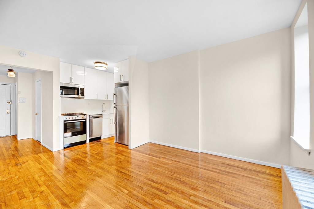 West 49th Street - Photo 0
