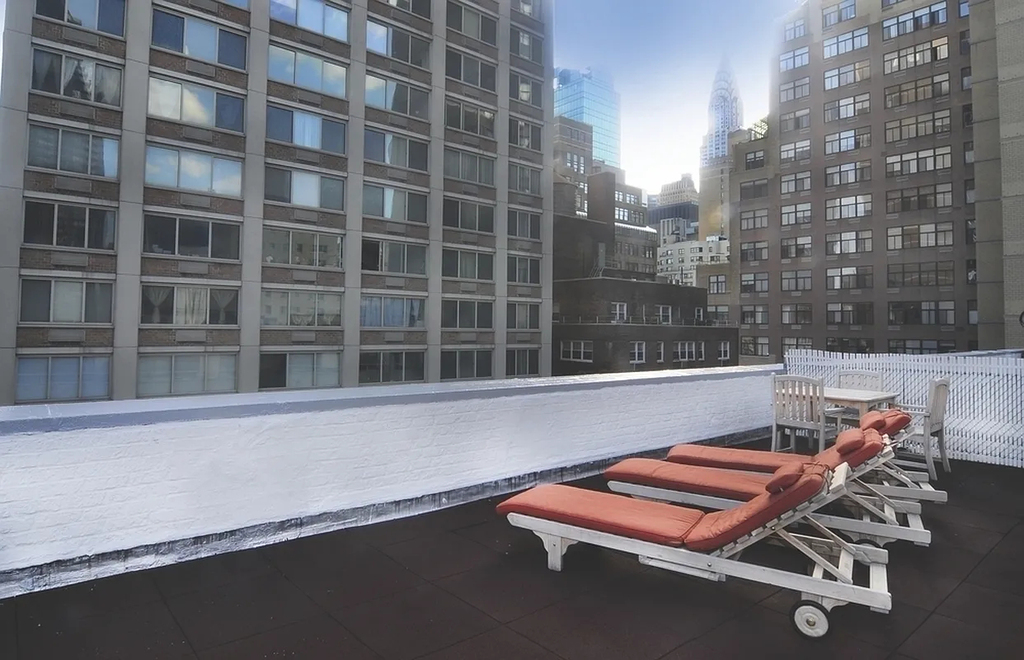 East 46th Street - Photo 5