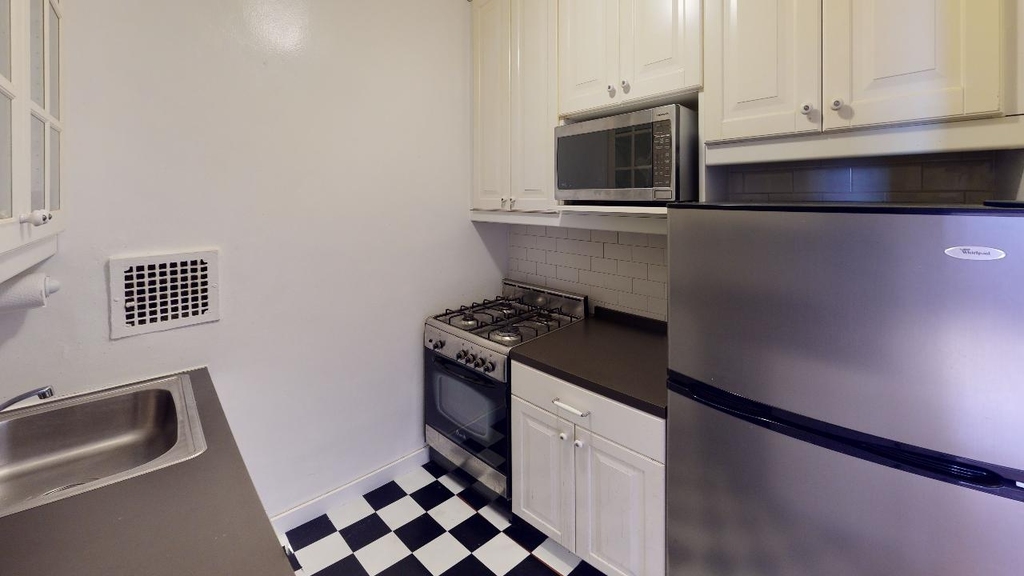 66-15 Thornton Place - Photo 8