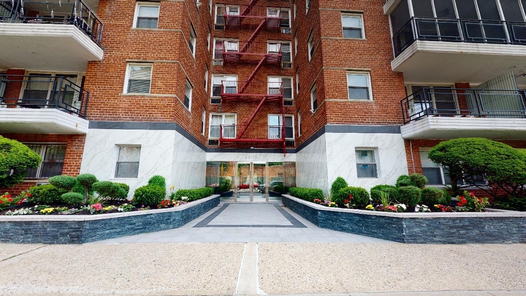 66-15 Thornton Place - Photo 15