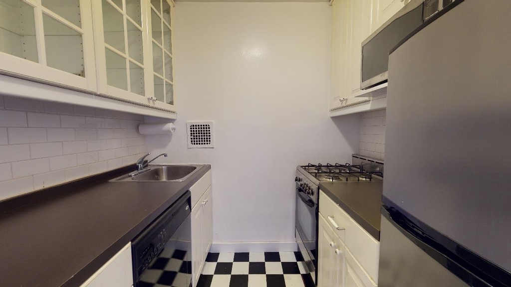 66-15 Thornton Place - Photo 6
