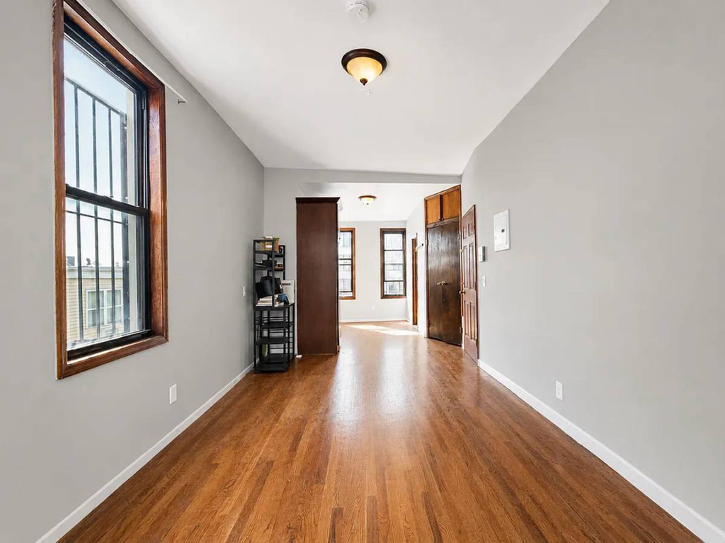 144 Suydam Street - Photo 0