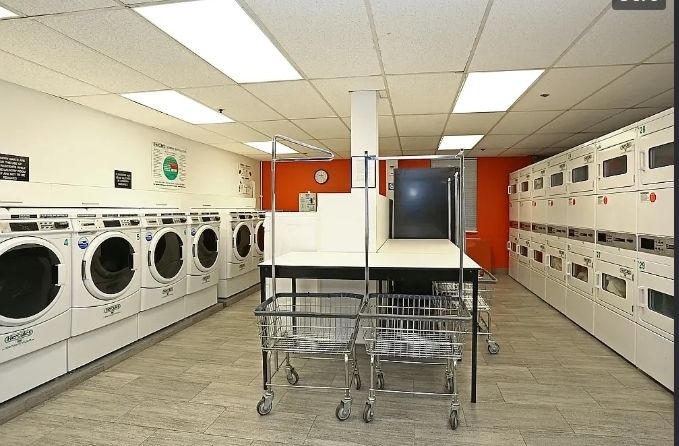 410 W 53rd St - Photo 5