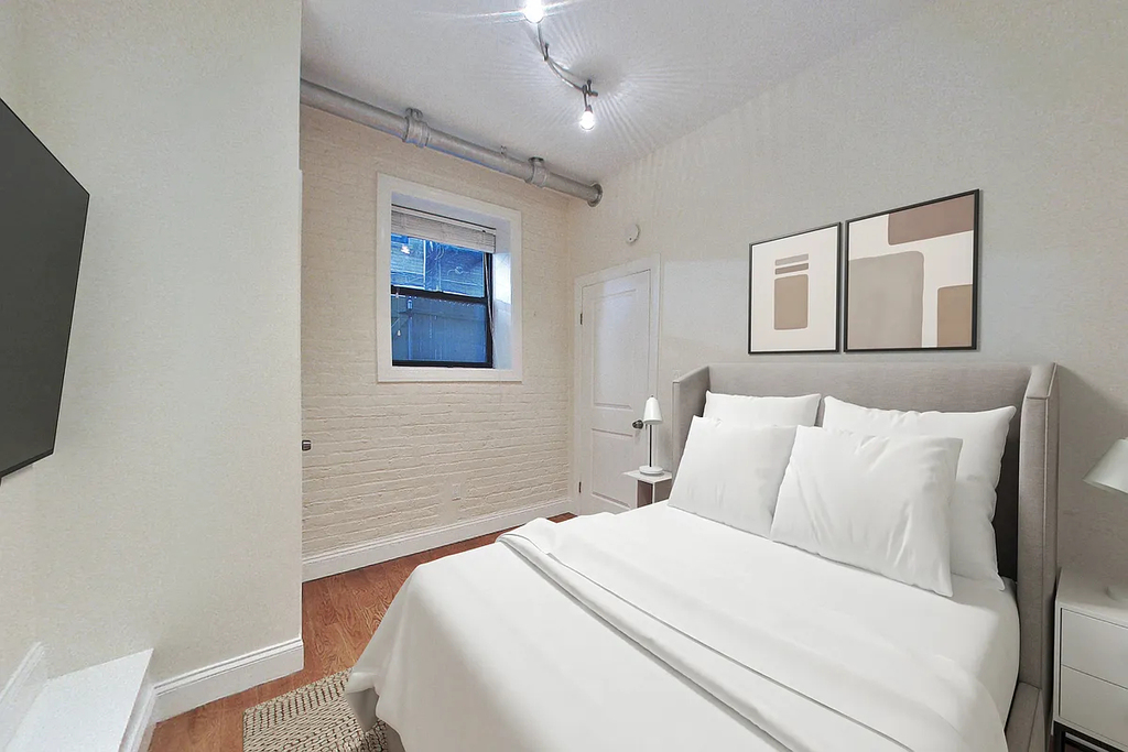 207 West 11th Street - Photo 3