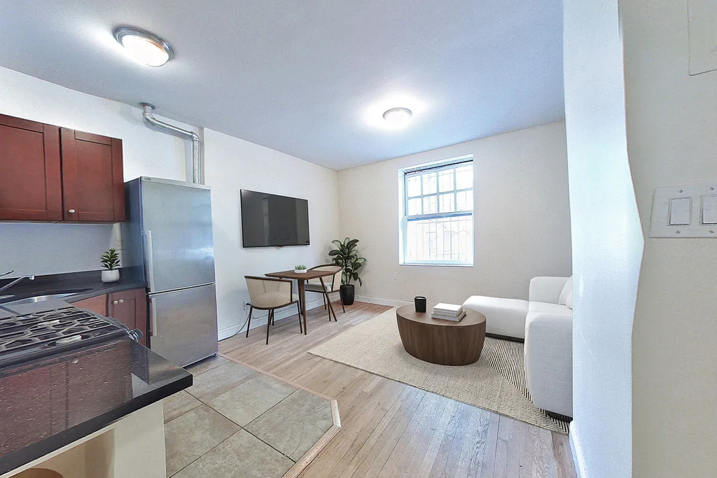 207 West 11th Street - Photo 1