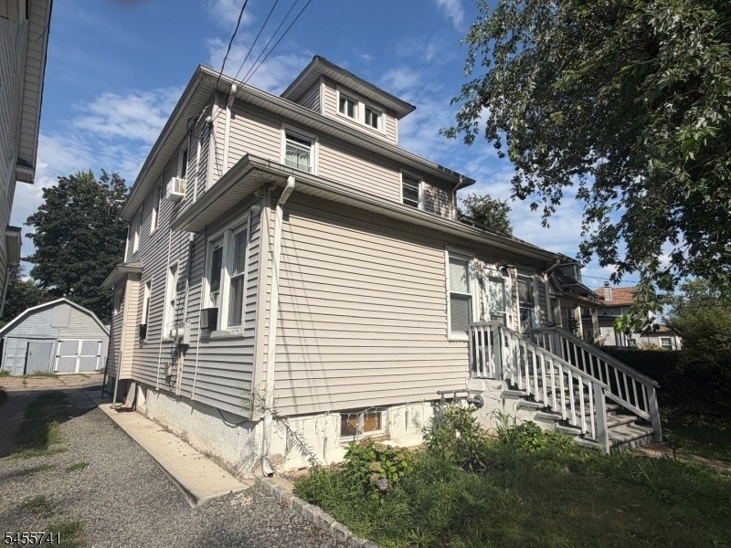 273 Netherwood Ave - Photo 1