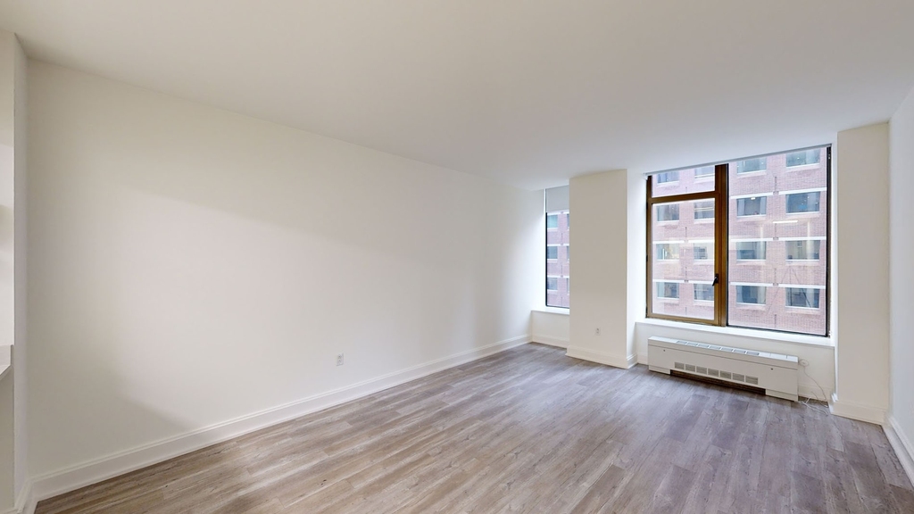 10 Hanover Square - Photo 2