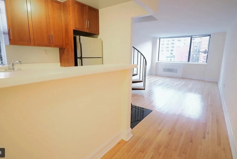 365 West 52nd Street - Photo 1
