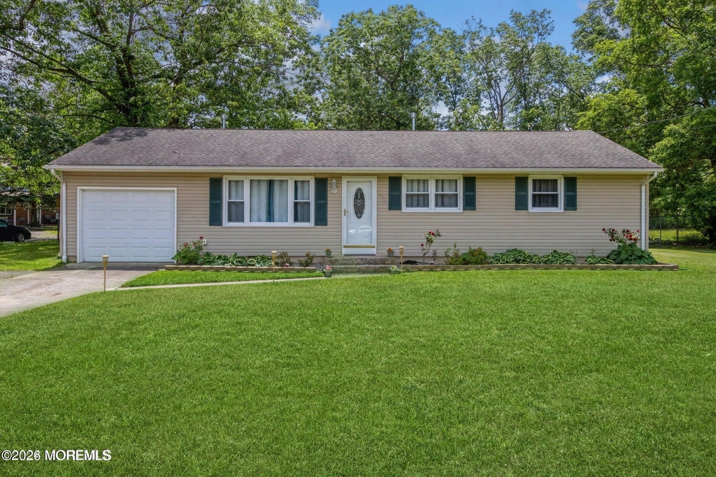 512 Lakehurst Road - Photo 0