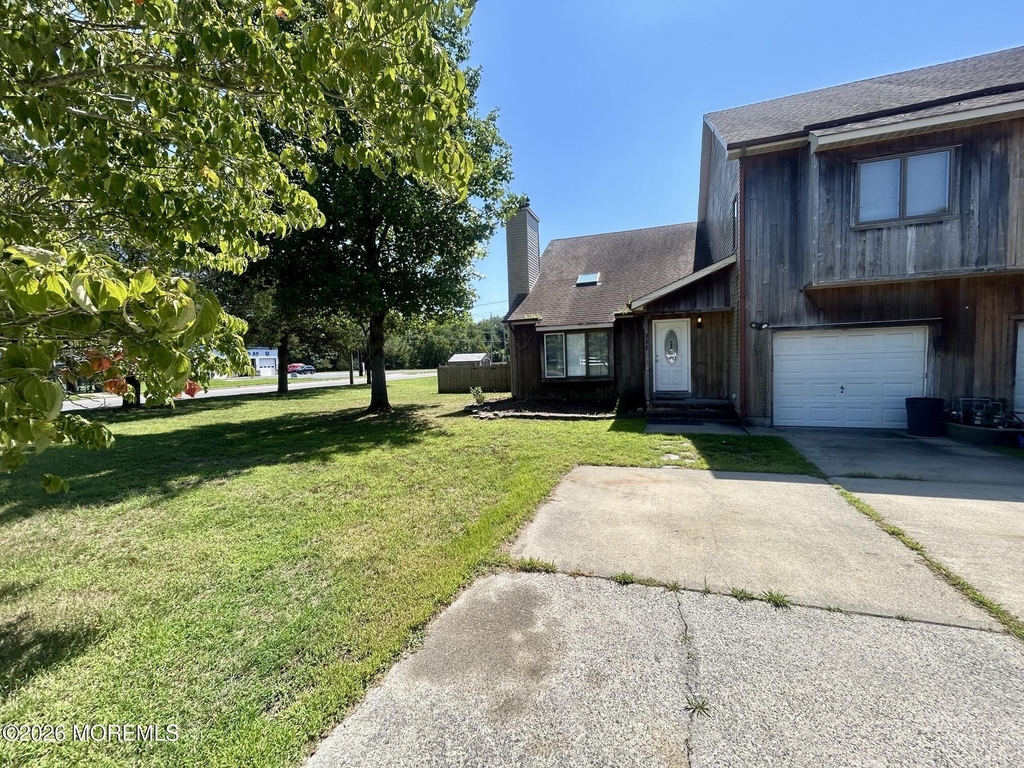 302 Center Street - Photo 0
