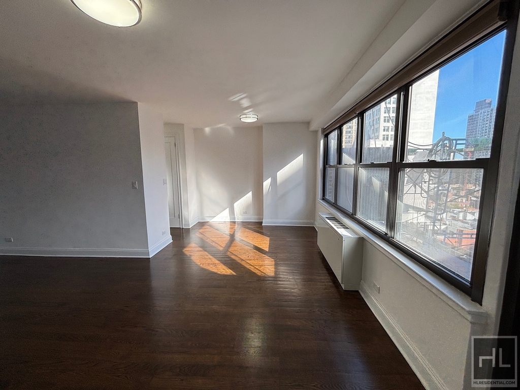 E 82 St - Photo 1