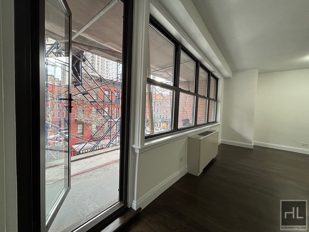 E 82 St - Photo 3