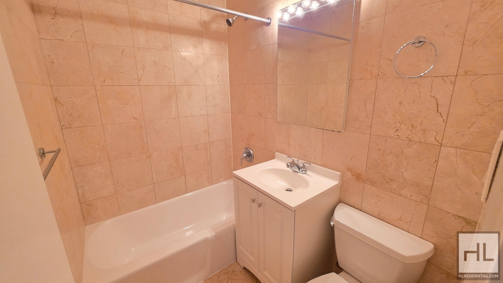 East 49 Street - Photo 4