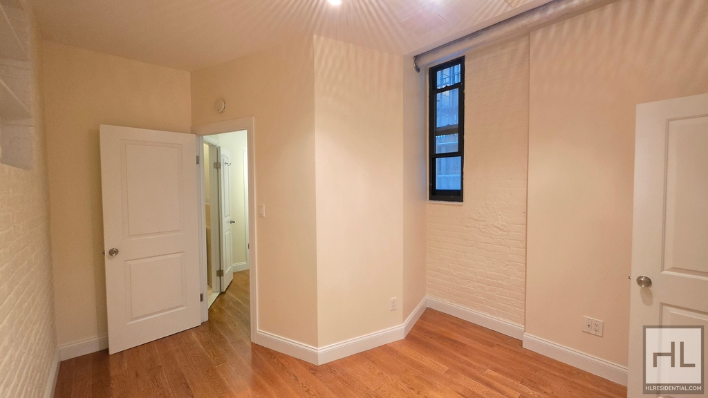 West 11th Street - Photo 6