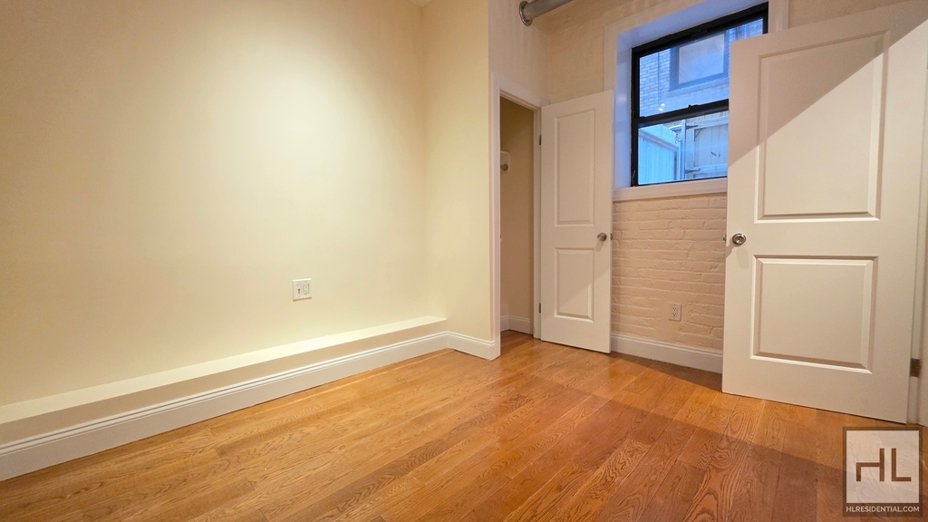 West 11th Street - Photo 8