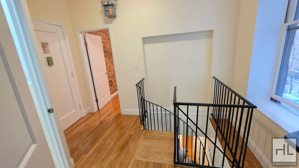West 11th Street - Photo 5