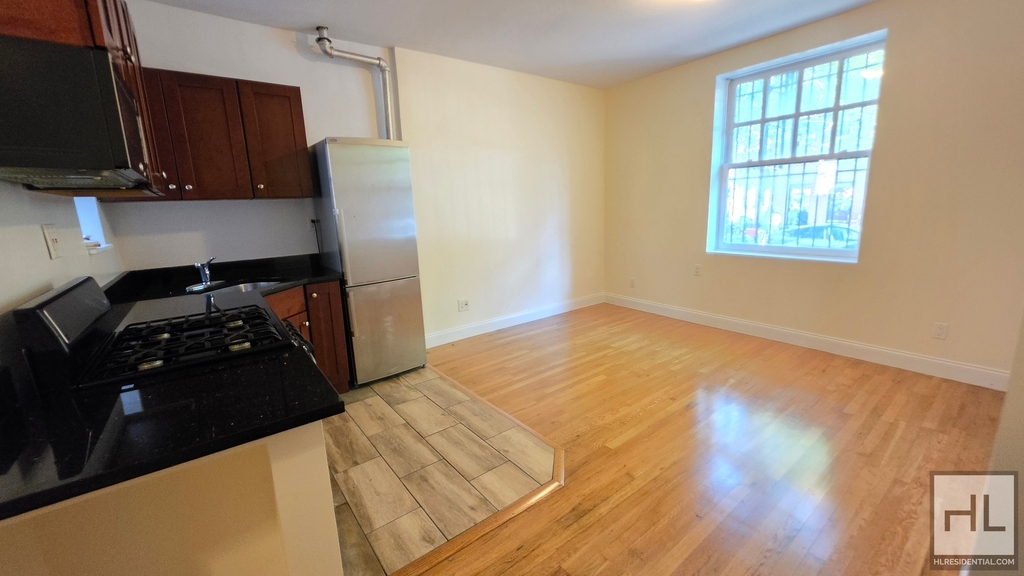 West 11th Street - Photo 2