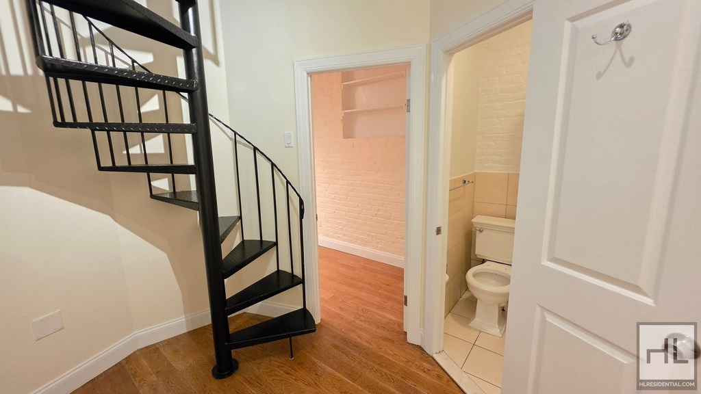 West 11th Street - Photo 9