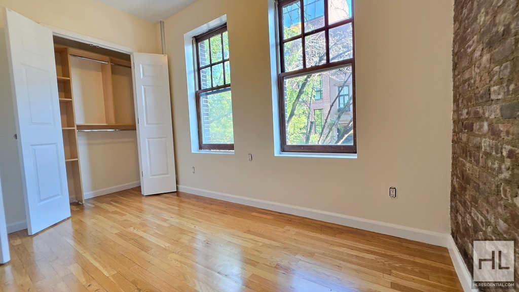 West 11th Street - Photo 4