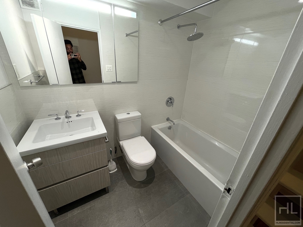 East 80th Street - Photo 2