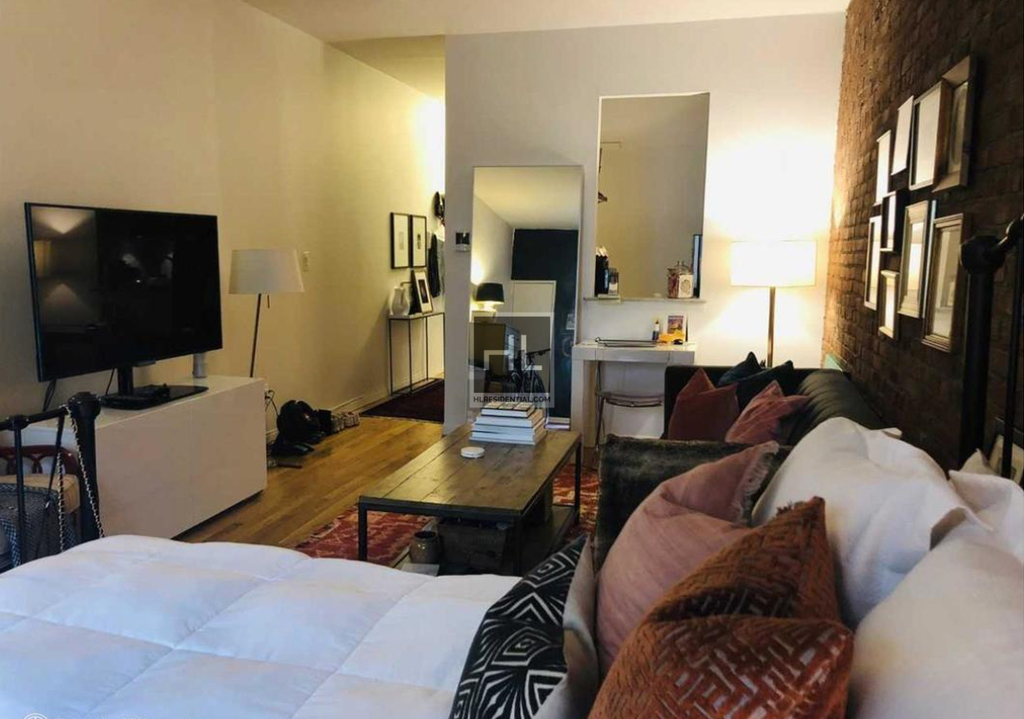 East 80th Street - Photo 1